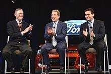 Mark Fields neuer Ford Boss, v.l.n.r. Alan Mulally, Bill Ford und Mark Fields. Foto: Ford/ dpp-AutoReporter